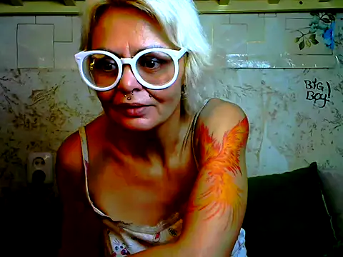 Snapshot of Gardener_of_Illusions chatting on 11/20/25, 10:48 Gardener of Illusions online show from 11/20/25, 10:48