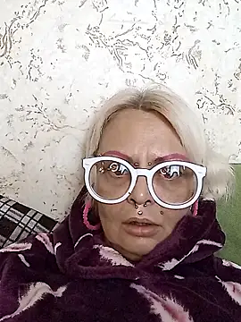 Snapshot of Gardener_of_Illusions chatting on 11/28/25, 01:47 Gardener of Illusions online show from 11/28/25, 01:47