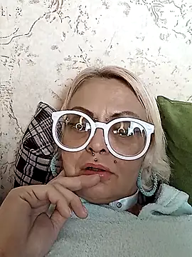 Snapshot of Gardener_of_Illusions chatting on 12/02/25, 01:28 Gardener of Illusions online show from 12/02/25, 01:28