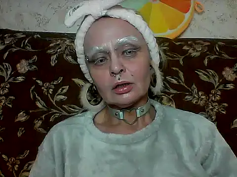 Gardener of Illusions online show from 05/17/26, 03:59