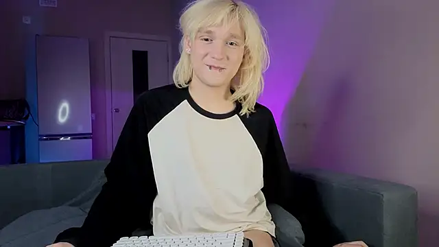 Gregory Byyrd online show from 10/11/25, 07:34