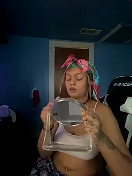 Snapshot of y0urlilgf chatting on 12/04/24, 06:39 y0urlilgf online show from 12/04/24, 06:39