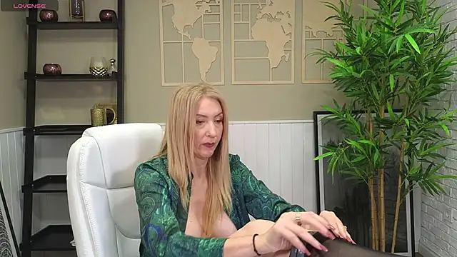 LadyLeea online show from 12/10/24, 05:28