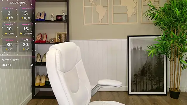 Snapshot of LadyLeea chatting on 09/13/25, 05:18 LadyLeea online show from 09/13/25, 05:18