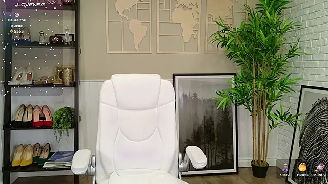 Snapshot of LadyLeea chatting on 09/23/25, 05:21 LadyLeea online show from 09/23/25, 05:21