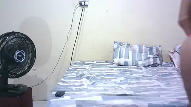 Snapshot of pornstarbrezillian chatting on 10/04/25, 12:03 pornstarbrezillian online show from 10/04/25, 12:03