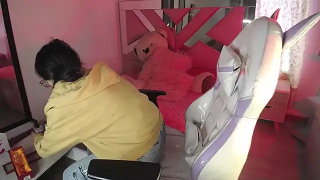 Mia Fischer online show from 02/13/25, 07:21