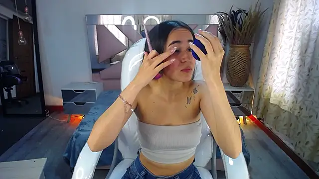 Mia Fischer online show from 10/18/25, 07:25