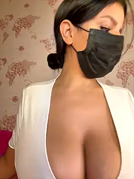 Snapshot of shanelle0 chatting on 10/20/25, 01:39 shanelle0 online show from 10/20/25, 01:39