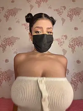 Snapshot of shanelle0 chatting on 10/25/25, 02:30 shanelle0 online show from 10/25/25, 02:30