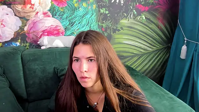 MiaMialani online show from 09/18/25, 02:08