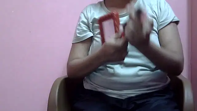 Snapshot of tripti2 chatting on 12/21/25, 02:08 tripti2 online show from 12/21/25, 02:08