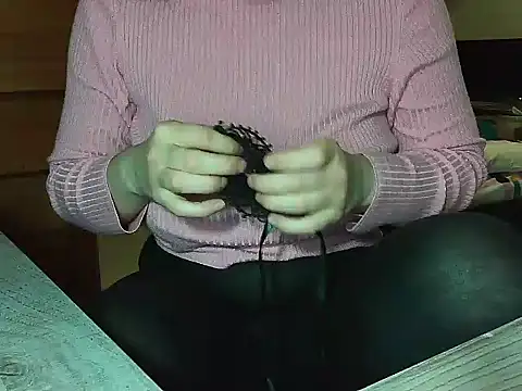 Snapshot of Lauzo21 chatting on 03/15/25, 04:46 Lauzo21 online show from 03/15/25, 04:46