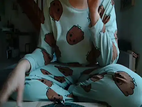 Snapshot of Lauzo21 chatting on 09/23/25, 05:32 Lauzo21 online show from 09/23/25, 05:32