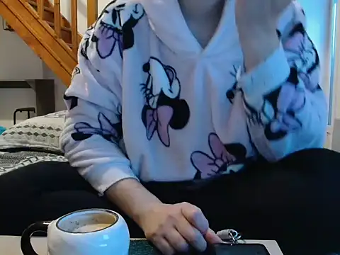 Snapshot of Lauzo21 chatting on 10/06/25, 05:38 Lauzo21 online show from 10/06/25, 05:38