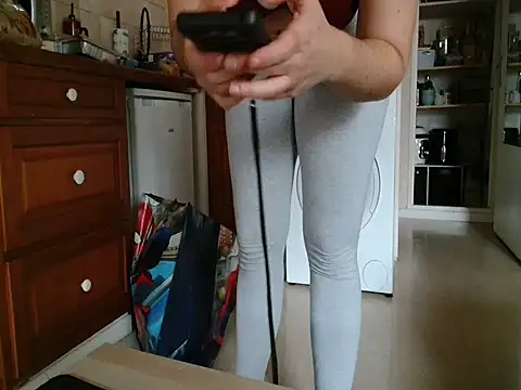 Snapshot of Lauzo21 chatting on 10/27/25, 12:53 Lauzo21 online show from 10/27/25, 12:53