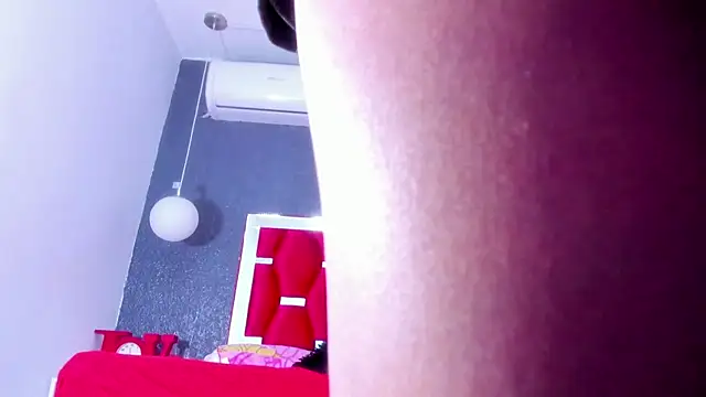 Snapshot of Little_Helen chatting on 12/10/24, 04:17 Little Helen online show from 12/10/24, 04:17