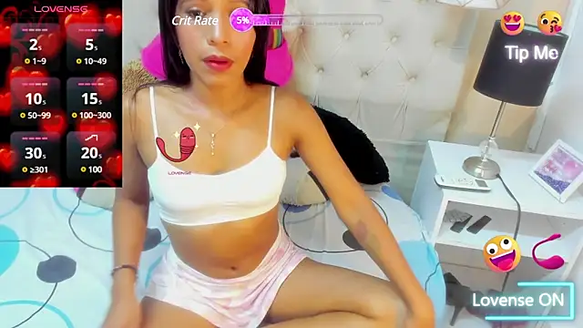 Snapshot of Little_Helen chatting on 01/13/25, 01:39 Little Helen online show from 01/13/25, 01:39