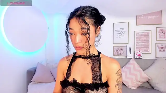 Crystal Dluna online show from 02/01/25, 12:37