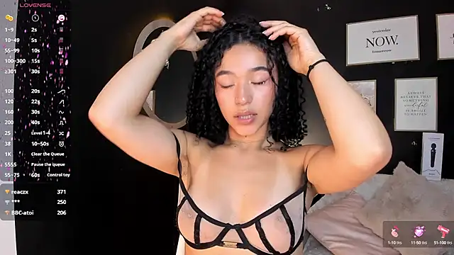 Crystal Dluna online show from 02/26/25, 08:11