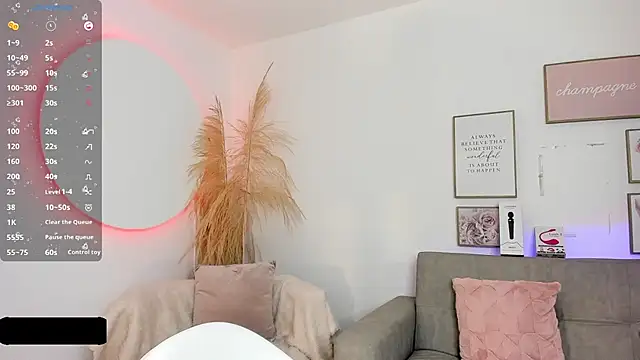 Crystal Dluna online show from 03/10/25, 12:37