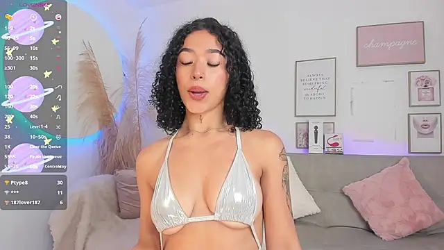 Crystal Dluna online show from 03/12/25, 06:44