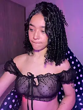 Crystal Dluna online show from 09/16/25, 02:18