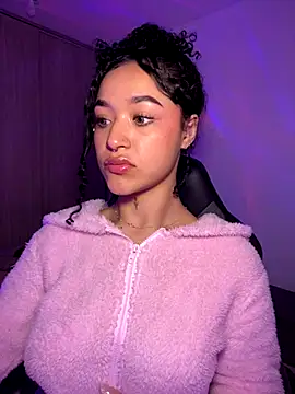 Crystal Dluna online show from 09/27/25, 02:33