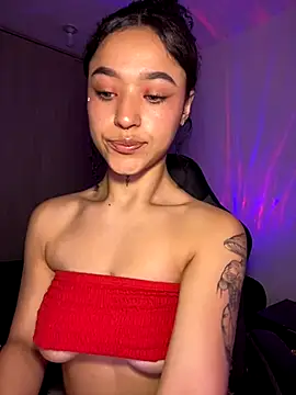 Crystal Dluna online show from 10/15/25, 03:01