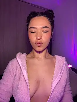 Crystal Dluna online show from 11/13/25, 05:45