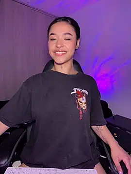 Crystal Dluna online show from 11/14/25, 05:33