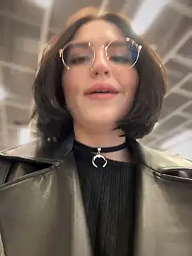 meow girl online show from 12/11/24, 11:08
