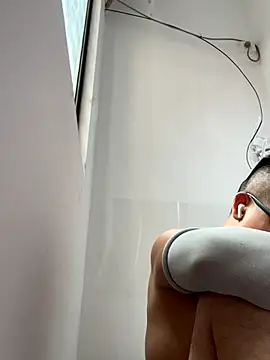 lixiaoshuai8 online show from 10/20/25, 04:35