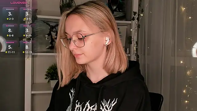ms elizabethqueen online show from 01/24/25, 04:17