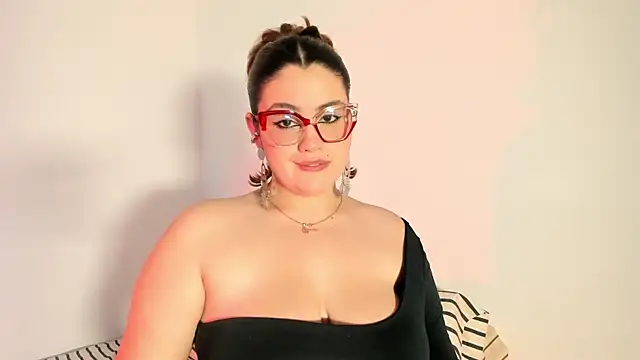 Candelariia  online show from 03/17/25, 06:00