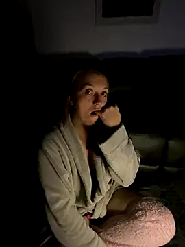 Snapshot of Stoner_BarbieXX chatting on 09/29/25, 09:41 Stoner BarbieXX online show from 09/29/25, 09:41