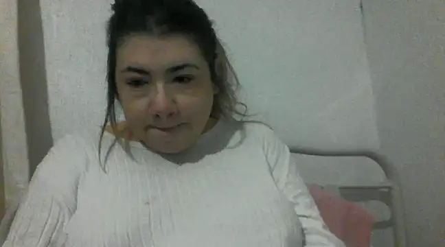 Snapshot of CamilaCherryX chatting on 01/14/25, 01:47 CamilaCherryX online show from 01/14/25, 01:47
