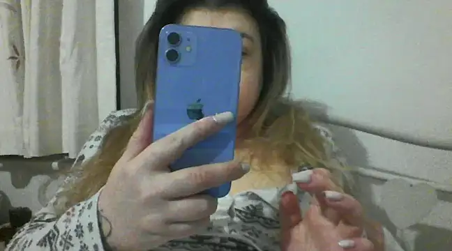 Snapshot of CamilaCherryX chatting on 01/16/25, 01:27 CamilaCherryX online show from 01/16/25, 01:27