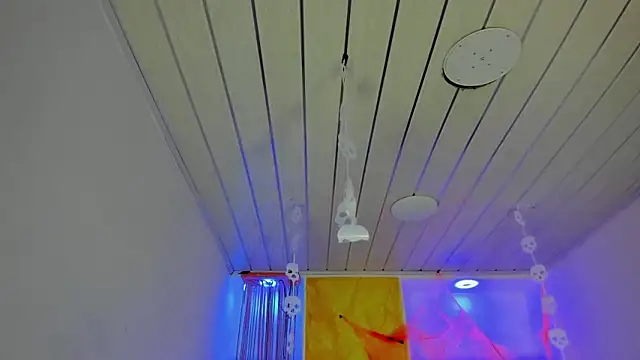 zoe connor19 online show from 10/30/25, 09:37