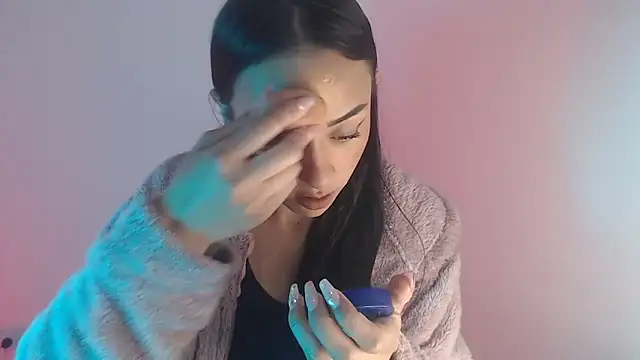 Snapshot of Little_aphrodite chatting on 09/26/25, 04:05 Little aphrodite online show from 09/26/25, 04:05