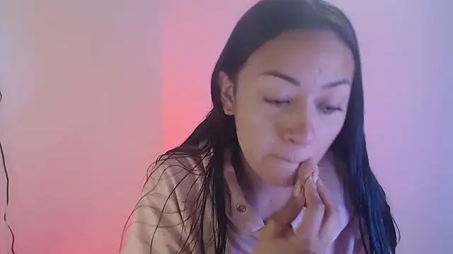 Snapshot of Little_aphrodite chatting on 10/18/25, 05:14 Little aphrodite online show from 10/18/25, 05:14