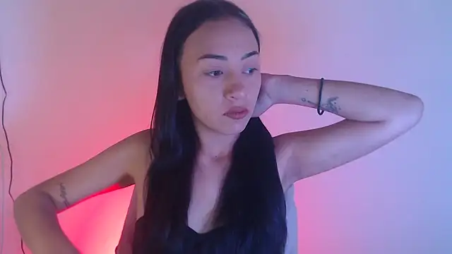 Snapshot of Little_aphrodite chatting on 10/22/25, 04:18 Little aphrodite online show from 10/22/25, 04:18