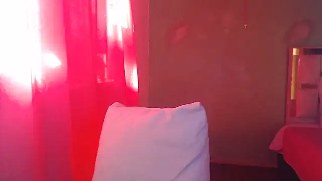 Snapshot of Little_aphrodite chatting on 10/30/25, 08:42 Little aphrodite online show from 10/30/25, 08:42