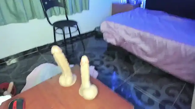 Snapshot of emily_sweet13 chatting on 10/02/25, 01:18 emily sweet13 online show from 10/02/25, 01:18