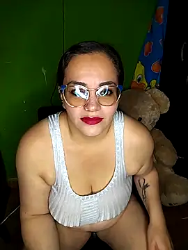 Snapshot of emily_sweet13 chatting on 10/05/25, 08:40 emily sweet13 online show from 10/05/25, 08:40