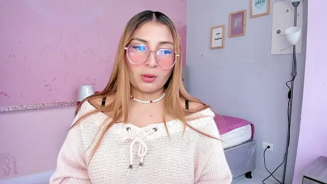 Snapshot of julieta_baron chatting on 10/17/25, 01:57 julieta baron online show from 10/17/25, 01:57