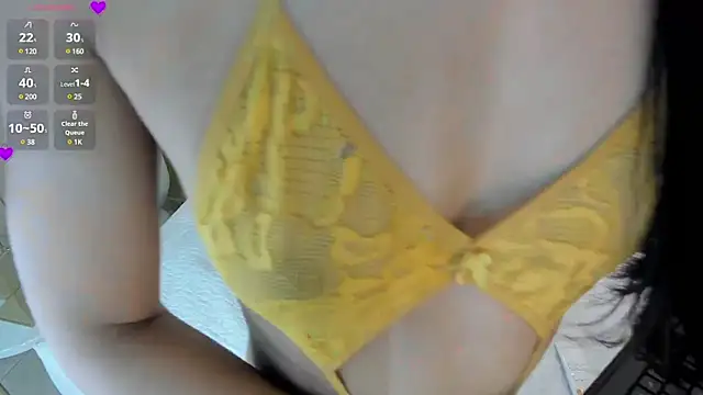 Naomi Dasilva online show from 12/10/24, 07:22