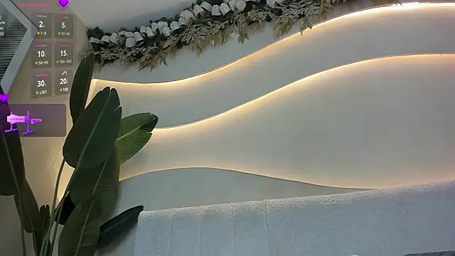 Naomi Dasilva online show from 12/12/24, 10:31