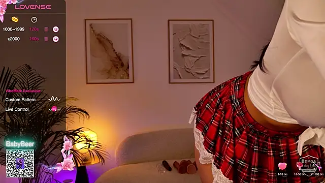 Snapshot of babybeerX chatting on 10/17/25, 09:28 babybeerX online show from 10/17/25, 09:28