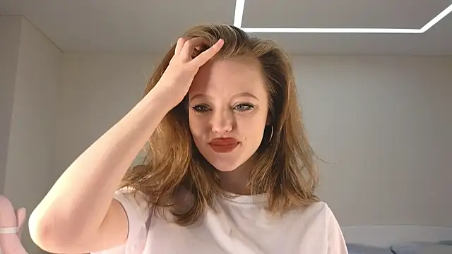 Snapshot of Eveleen_Soleen chatting on 11/15/25, 03:52 Eveleen Soleen online show from 11/15/25, 03:52